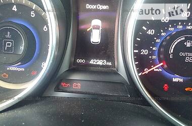 Позашляховик / Кросовер Hyundai Santa FE 2014 в 
