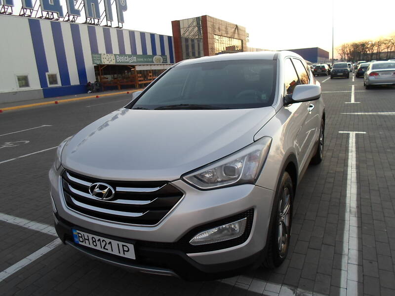 Позашляховик / Кросовер Hyundai Santa FE 2013 в 