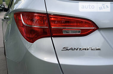 Позашляховик / Кросовер Hyundai Santa FE 2014 в 