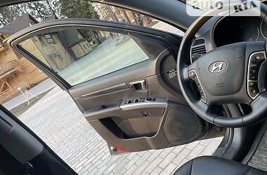 Внедорожник / Кроссовер Hyundai Santa FE 2012 в Ровно