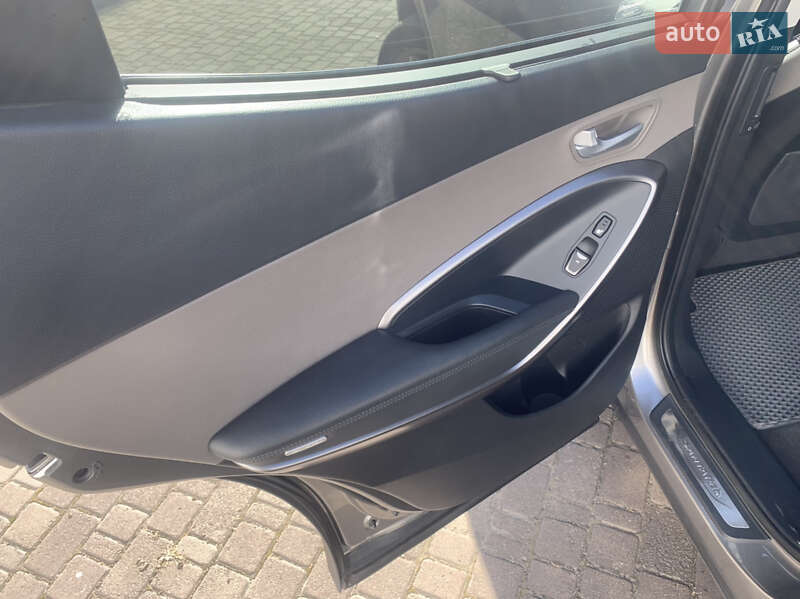 Позашляховик / Кросовер Hyundai Santa FE 2016 в Івано-Франківську