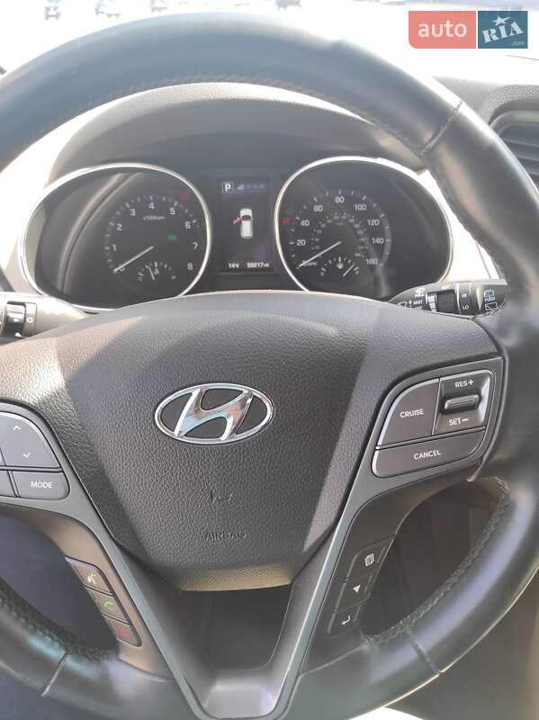 Внедорожник / Кроссовер Hyundai Santa FE 2016 в Киеве