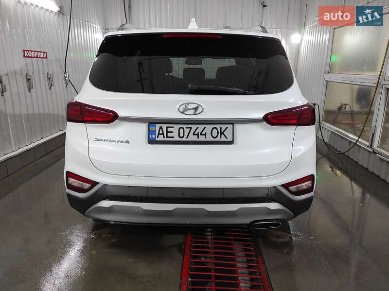 Позашляховик / Кросовер Hyundai Santa FE 2019 в Синельниковому