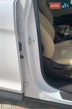 Внедорожник / Кроссовер Hyundai Santa FE 2016 в 