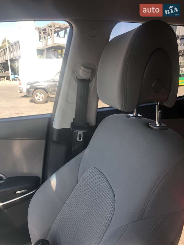 Внедорожник / Кроссовер Hyundai Santa FE 2015 в Тернополе фото 11 Внедорожник / Кроссовер Hyundai Santa FE 2015 в Тернополе