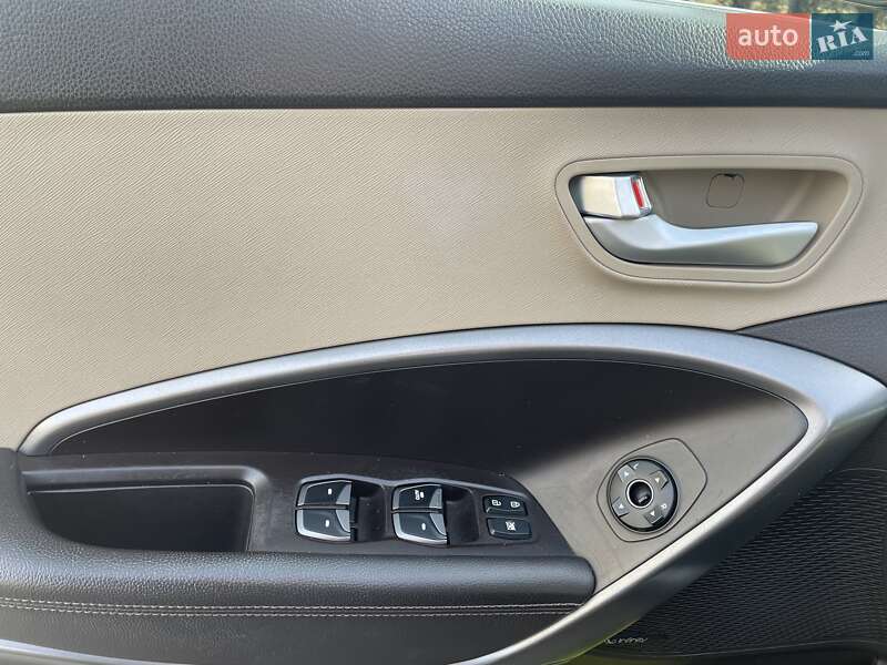 Позашляховик / Кросовер Hyundai Santa FE 2012 в Дніпрі