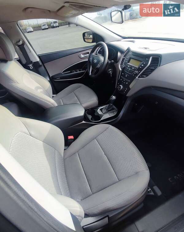 Внедорожник / Кроссовер Hyundai Santa FE 2015 в Первомайске