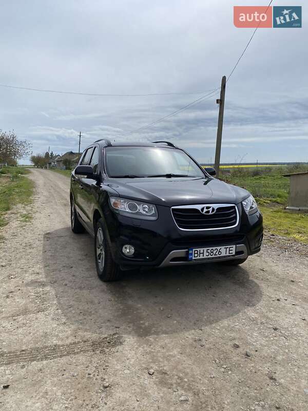 Позашляховик / Кросовер Hyundai Santa FE 2011 в Сараті