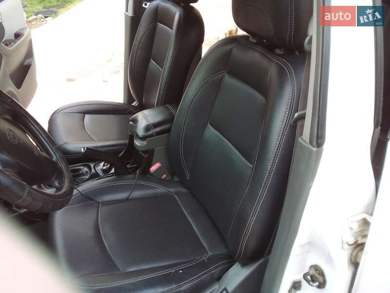 Внедорожник / Кроссовер Hyundai Santa FE 2006 в Тернополе фото 11 Внедорожник / Кроссовер Hyundai Santa FE 2006 в Тернополе