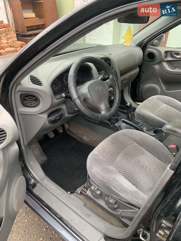 Позашляховик / Кросовер Hyundai Santa FE 2002 в Мостиській