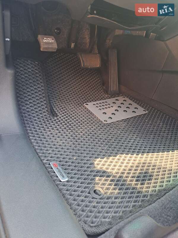 Позашляховик / Кросовер Hyundai Santa FE 2017 в Чорнобаї