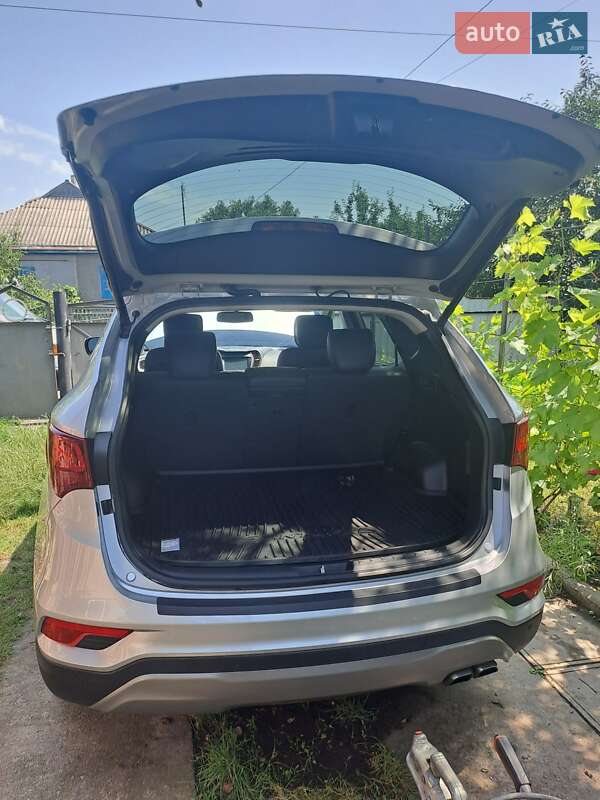Позашляховик / Кросовер Hyundai Santa FE 2017 в Чорнобаї