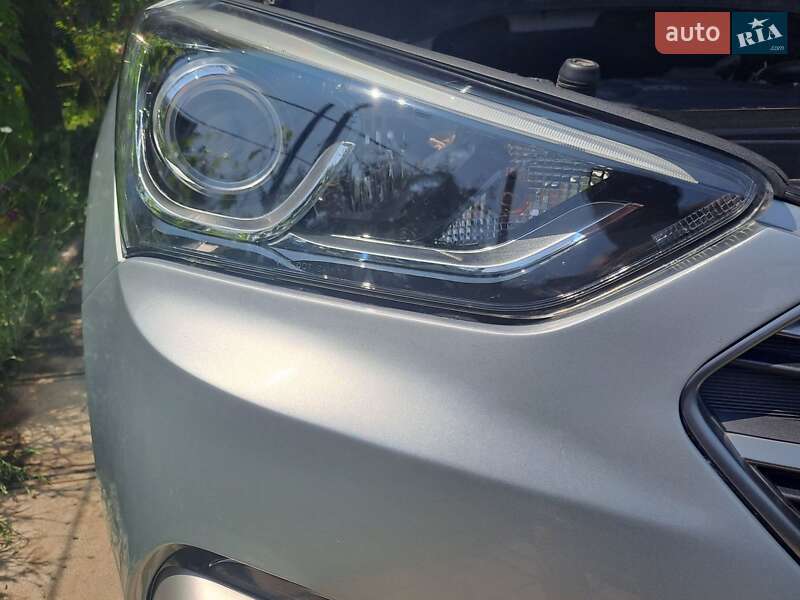 Позашляховик / Кросовер Hyundai Santa FE 2017 в Чорнобаї