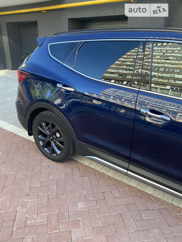 Внедорожник / Кроссовер Hyundai Santa FE 2017 в Ивано-Франковске