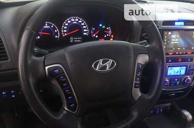 Внедорожник / Кроссовер Hyundai Santa FE 2010 в 