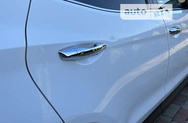 Внедорожник / Кроссовер Hyundai Santa FE 2013 в 