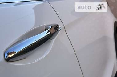 Внедорожник / Кроссовер Hyundai Santa FE 2013 в 