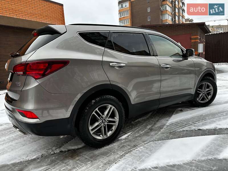 Позашляховик / Кросовер Hyundai Santa FE 2016 в Черкасах