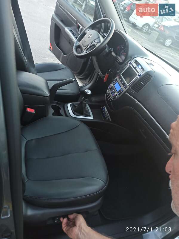 Позашляховик / Кросовер Hyundai Santa FE 2012 в Броварах