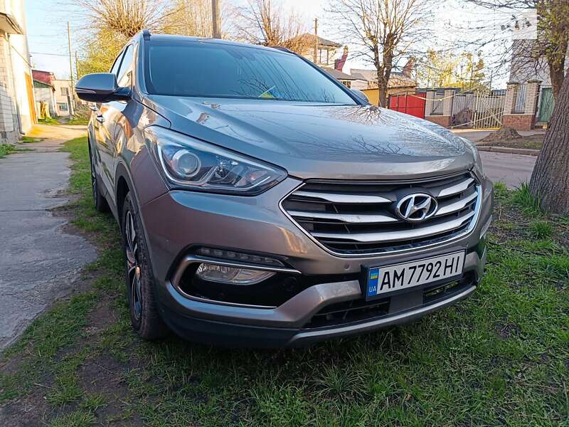 Внедорожник / Кроссовер Hyundai Santa FE 2016 в Житомире