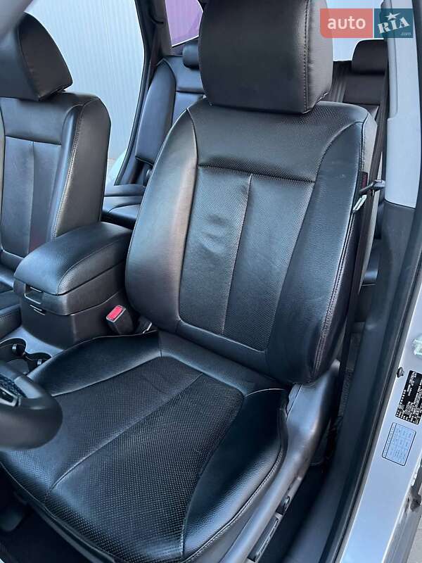 Позашляховик / Кросовер Hyundai Santa FE 2011 в Луцьку