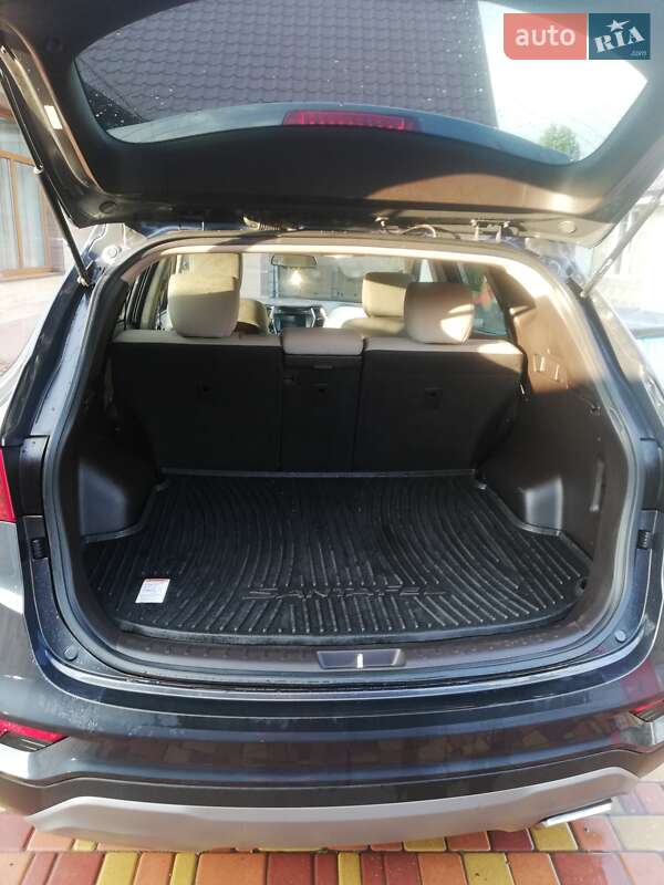 Внедорожник / Кроссовер Hyundai Santa FE 2016 в Великой Михайловке