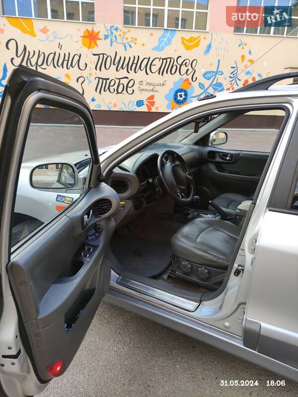 Позашляховик / Кросовер Hyundai Santa FE 2005 в Черкасах
