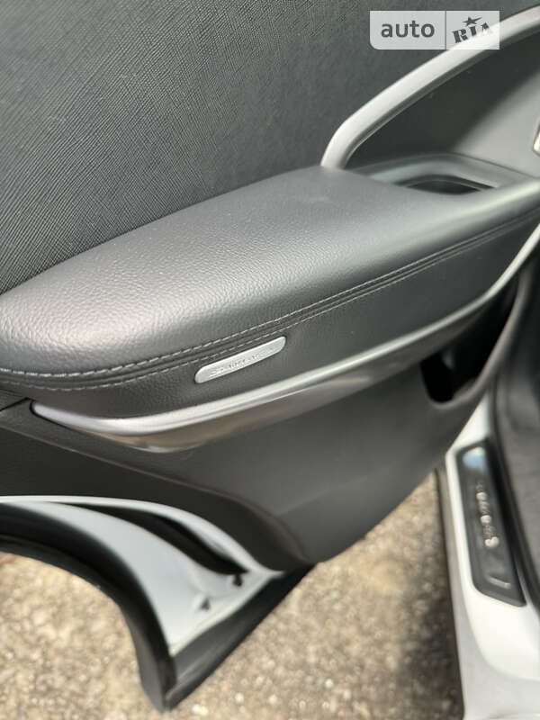 Внедорожник / Кроссовер Hyundai Santa FE 2015 в Киеве