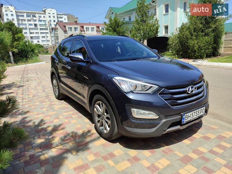 Позашляховик / Кросовер Hyundai Santa FE 2014 в 