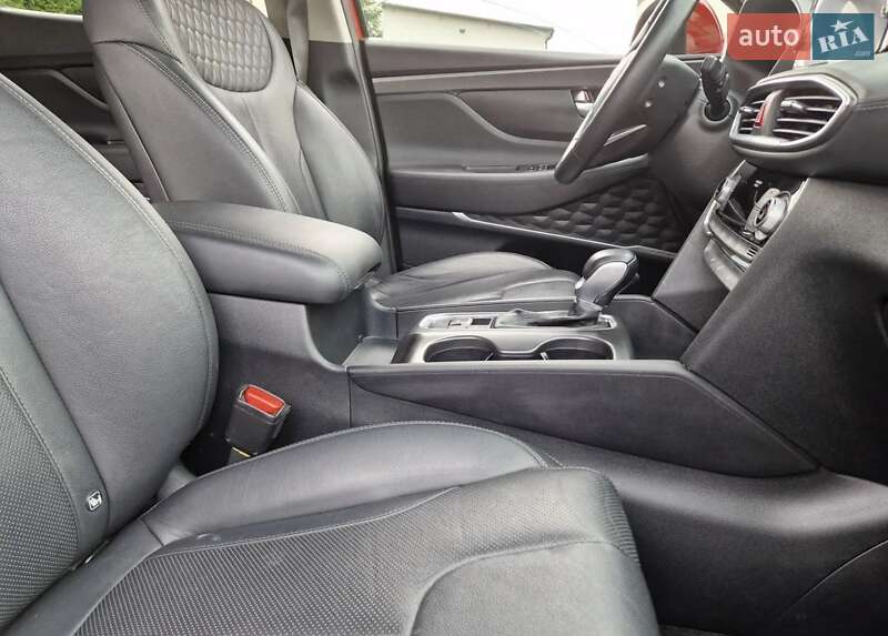 Внедорожник / Кроссовер Hyundai Santa FE 2020 в Тернополе