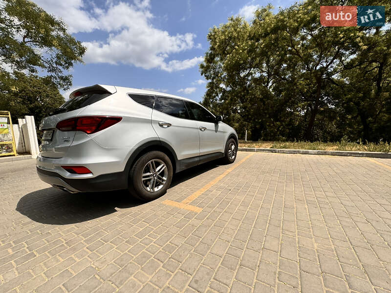 Внедорожник / Кроссовер Hyundai Santa FE 2016 в Измаиле