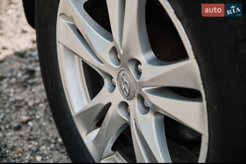 Позашляховик / Кросовер Hyundai Santa FE 2011 в Ужгороді