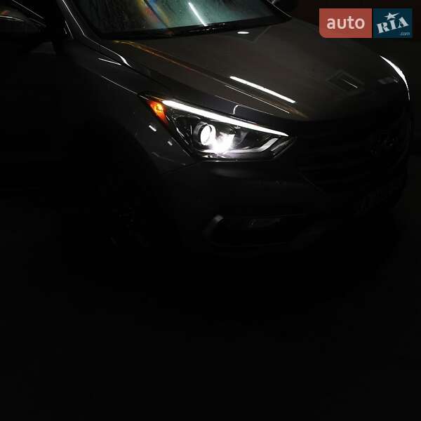 Внедорожник / Кроссовер Hyundai Santa FE 2017 в Киеве