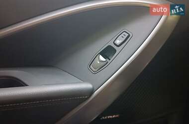 Внедорожник / Кроссовер Hyundai Santa FE 2013 в 