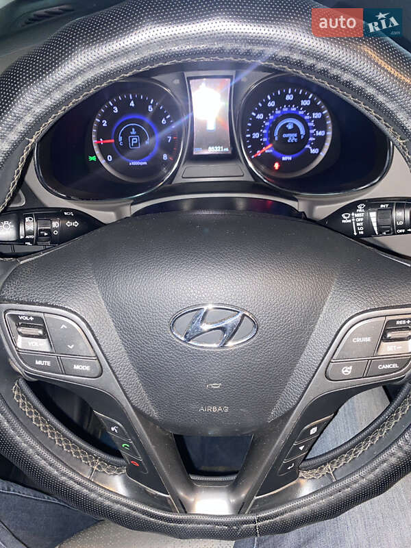 Позашляховик / Кросовер Hyundai Santa FE 2015 в Києві