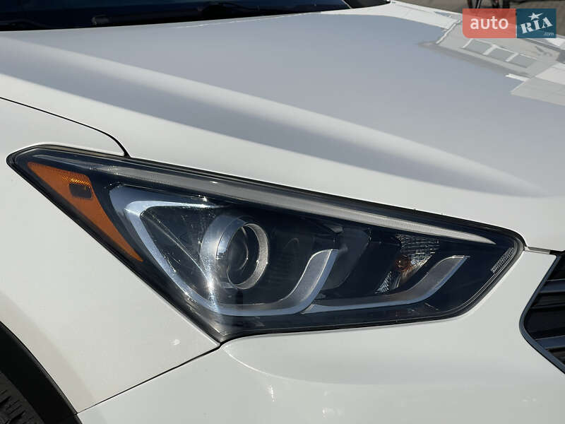Внедорожник / Кроссовер Hyundai Santa FE 2017 в Мукачево