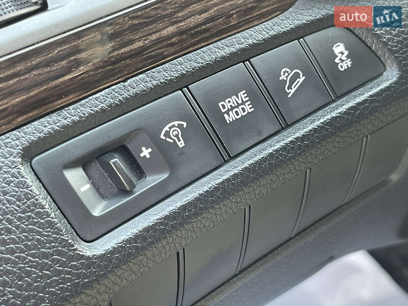 Внедорожник / Кроссовер Hyundai Santa FE 2017 в Мукачево