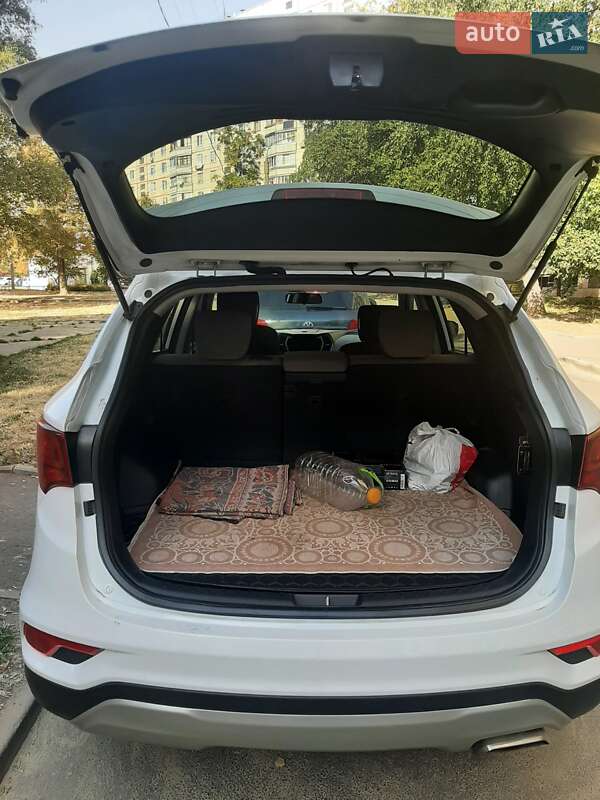 Позашляховик / Кросовер Hyundai Santa FE 2016 в Харкові
