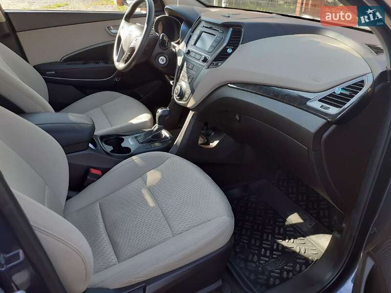 Внедорожник / Кроссовер Hyundai Santa FE 2017 в Киеве