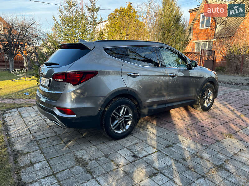 Внедорожник / Кроссовер Hyundai Santa FE 2017 в Борисполе