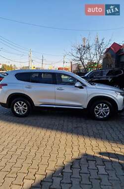 Внедорожник / Кроссовер Hyundai Santa FE 2019 в 