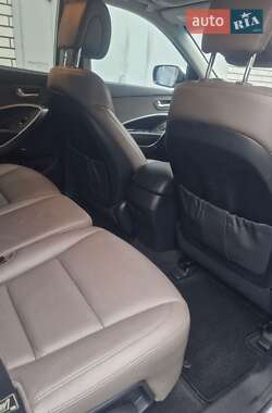 Внедорожник / Кроссовер Hyundai Santa FE 2015 в 