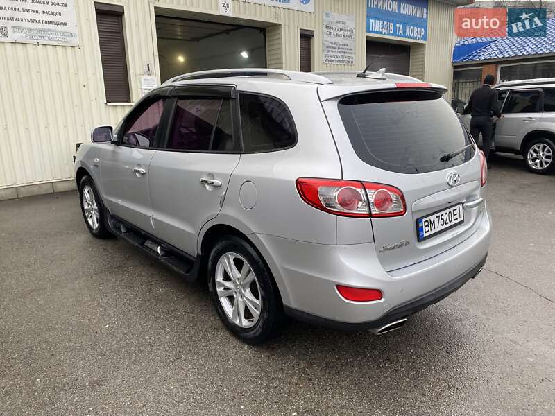 Внедорожник / Кроссовер Hyundai Santa FE 2010 в Сумах