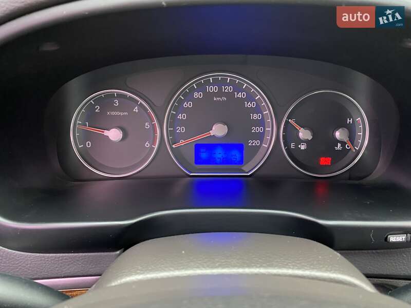 Внедорожник / Кроссовер Hyundai Santa FE 2010 в Сумах
