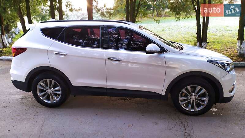 Позашляховик / Кросовер Hyundai Santa FE 2015 в Рівному