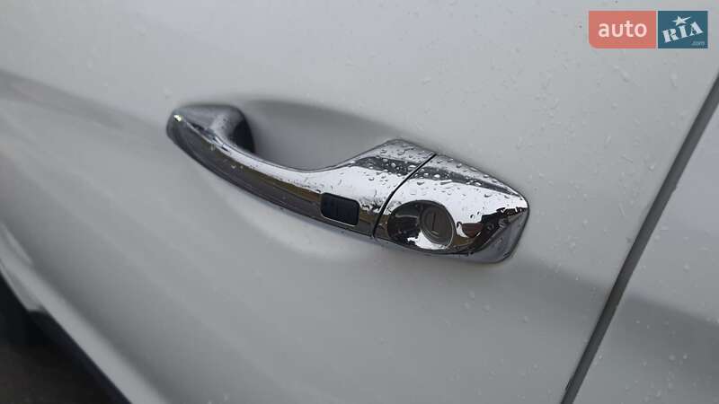 Позашляховик / Кросовер Hyundai Santa FE 2015 в Києві