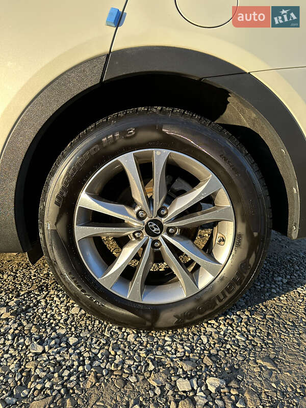 Внедорожник / Кроссовер Hyundai Santa FE 2015 в Ивано-Франковске