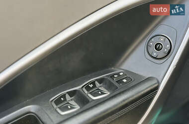 Внедорожник / Кроссовер Hyundai Santa FE 2013 в 
