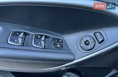 Внедорожник / Кроссовер Hyundai Santa FE 2015 в 