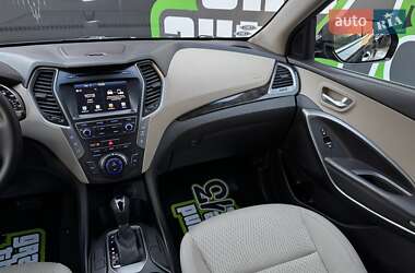Внедорожник / Кроссовер Hyundai Santa FE 2015 в 